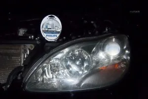Чому Philips використовує кварцове скло в автолампами