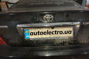Toyota Camry (XV40) - встановлення камери заднього виду