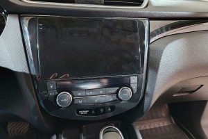 Встановлення штатної магнітоли та камери заднього виду в Nissan Qashqai