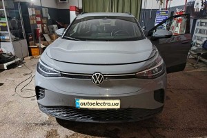 Volkswagen ID.4 - встановлення оригінальної камери заднього виду