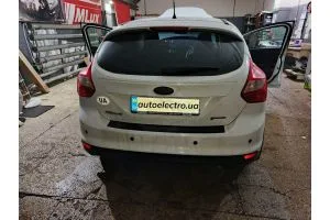 Ford Focus - встановлення штатної магнітоли