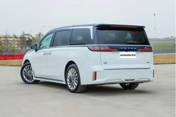 Электромобиль Voyah Dreamer 2022 EV