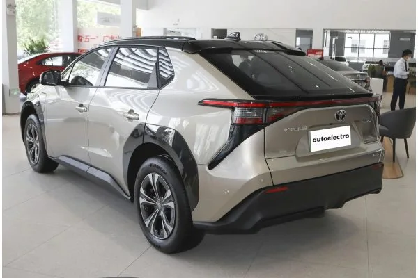 Электромобиль Toyota bZ4X