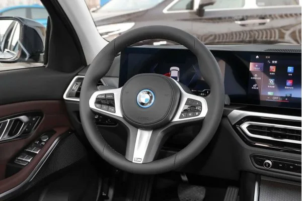 Электромобиль BMW i3