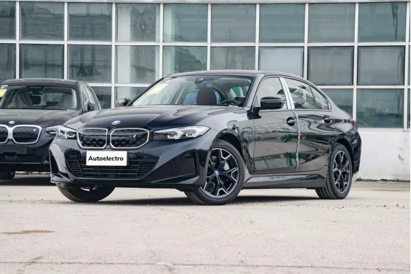 Электромобиль BMW i3
