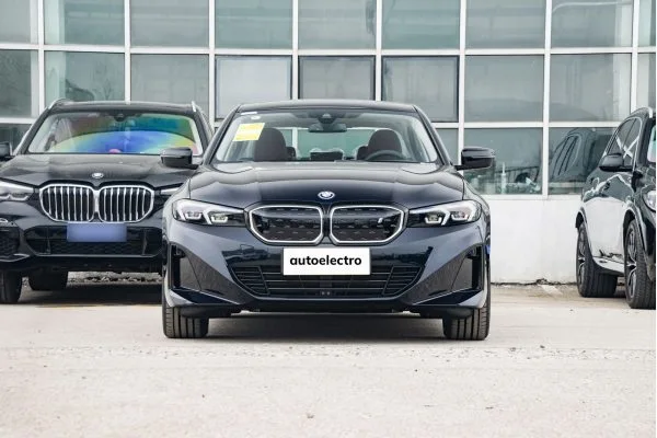 Электромобиль BMW i3