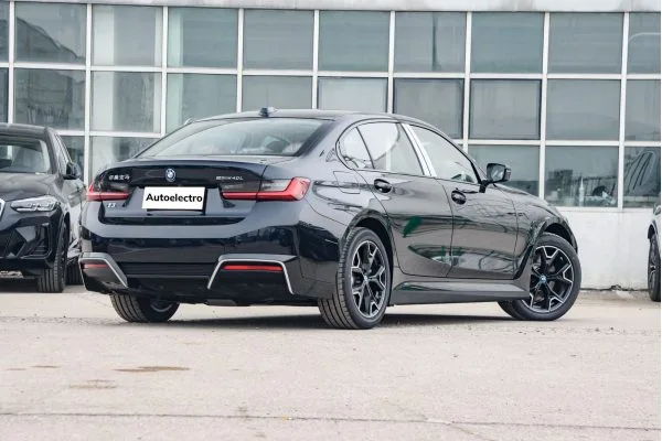Электромобиль BMW i3