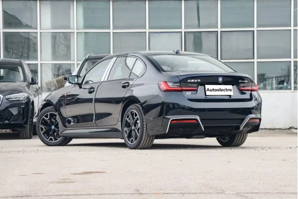 Электромобиль BMW i3