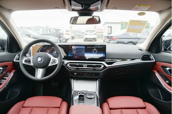 Электромобиль BMW i3