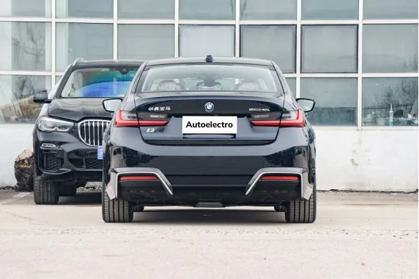 Электромобиль BMW i3