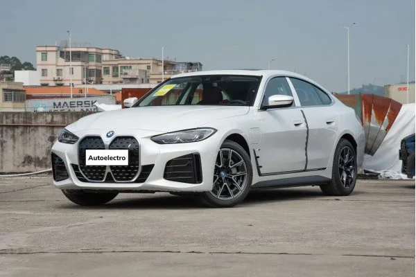 Електромобіль BMW i4
