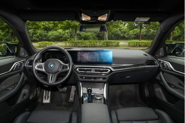 Електромобіль BMW i4