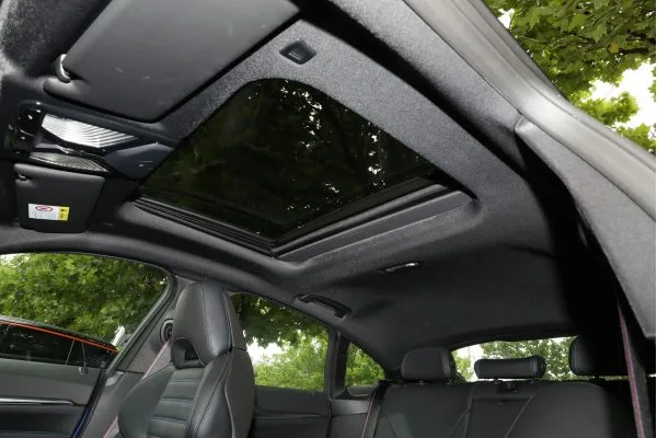 Електромобіль BMW i4