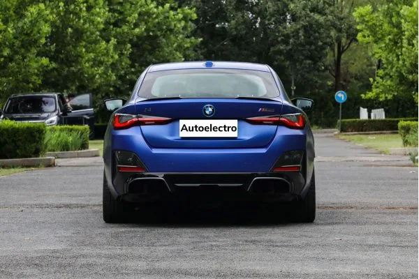 Електромобіль BMW i4