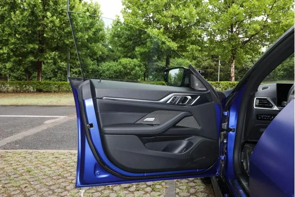 Електромобіль BMW i4