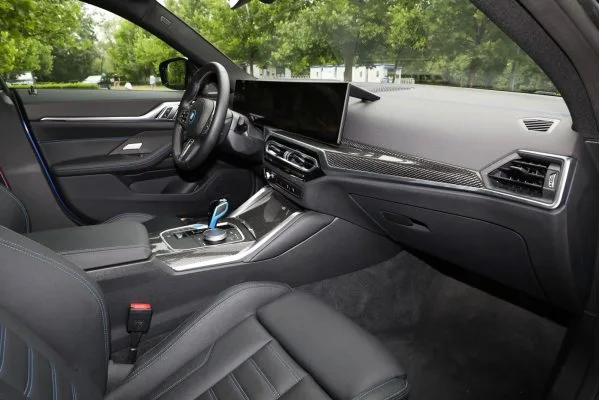 Електромобіль BMW i4
