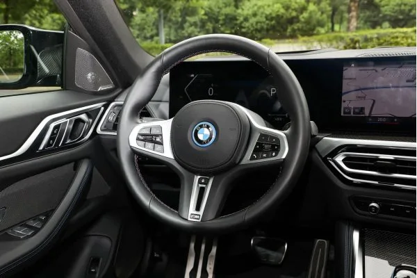 Електромобіль BMW i4