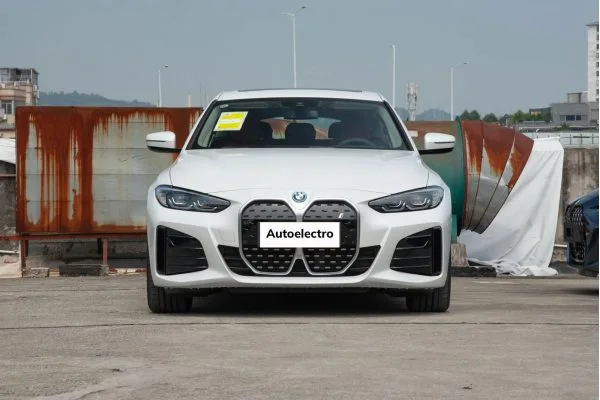 Електромобіль BMW i4