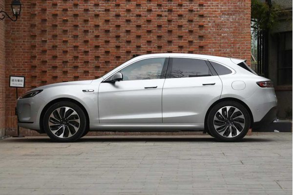 Гибридный автомобиль Aito M5