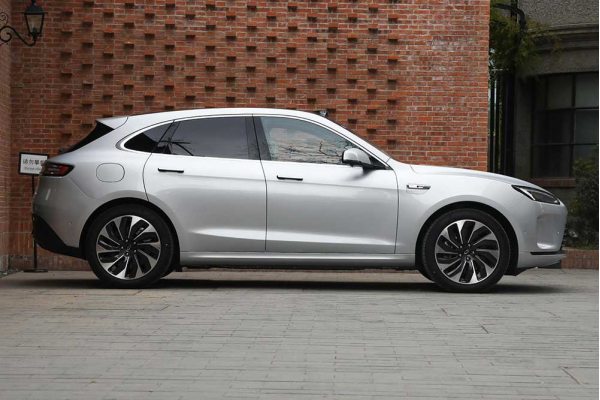 Гибридный автомобиль Aito M5