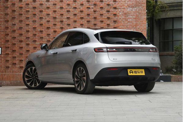 Гибридный автомобиль Aito M5