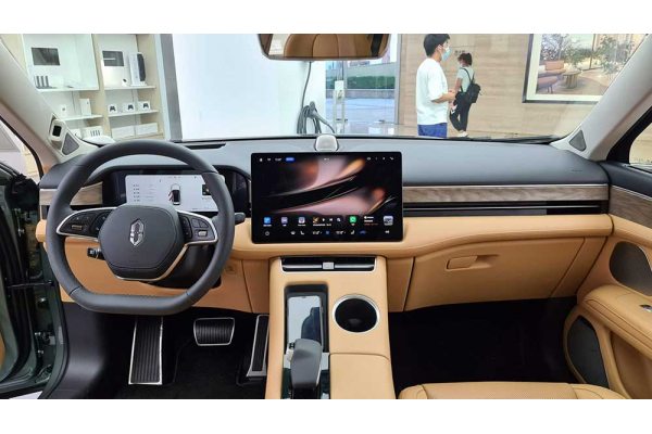 Гибридный автомобиль Aito M5