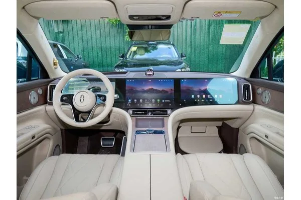 Гибридный автомобиль Aito M9