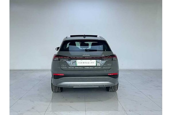 Электромобиль Audi Q4 e-tron