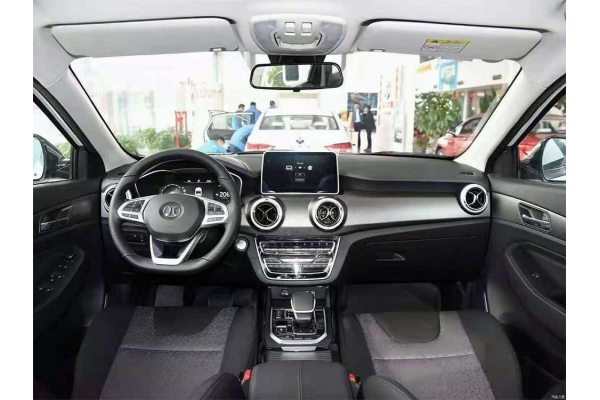 Электромобиль BAIC EX5