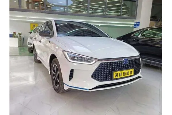 Электромобиль BYD E3