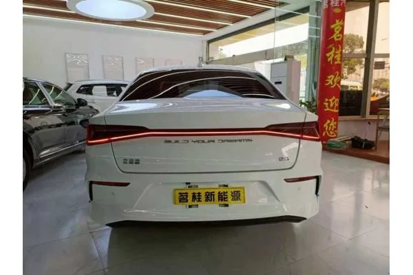 Электромобиль BYD E3