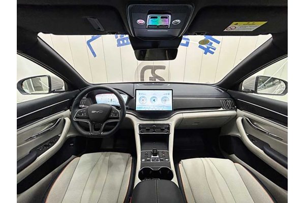 Гібридний автомобіль BYD Song Plus DM-i