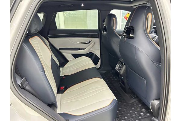 Гібридний автомобіль BYD Song Plus DM-i