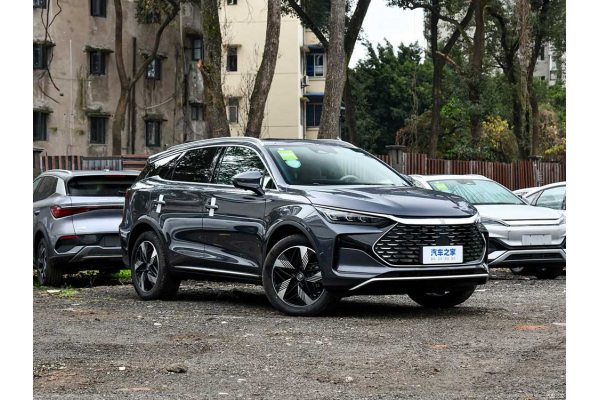 Гибридный автомобиль BYD Tang DM-i