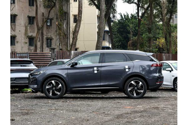 Гибридный автомобиль BYD Tang DM-i
