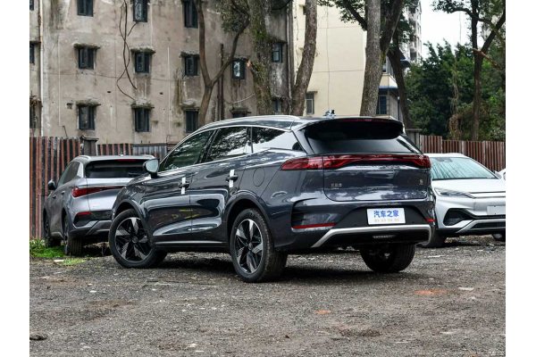 Гибридный автомобиль BYD Tang DM-i