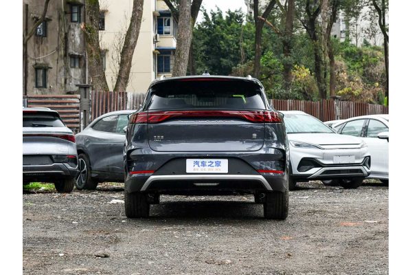Гибридный автомобиль BYD Tang DM-i