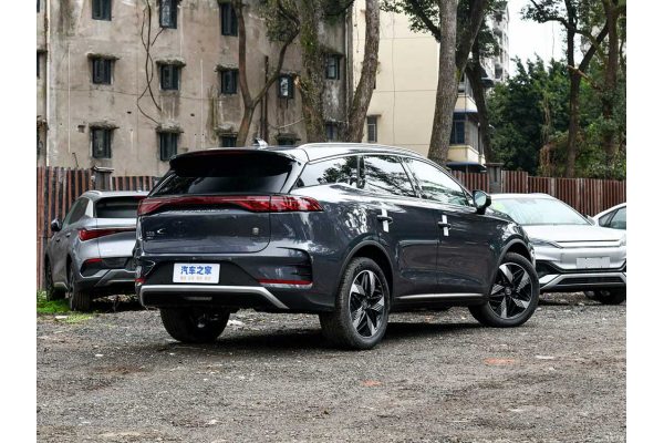 Гибридный автомобиль BYD Tang DM-i