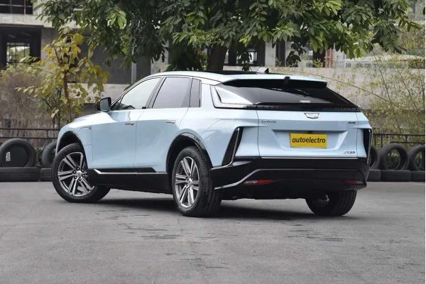 Электромобиль Cadillac LYRIQ