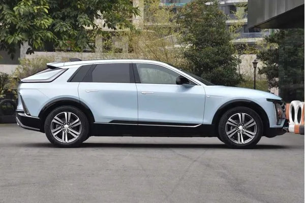 Электромобиль Cadillac LYRIQ