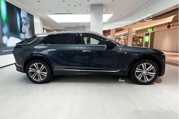 Электромобиль Cadillac LYRIQ