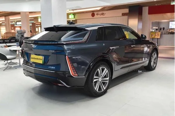 Электромобиль Cadillac LYRIQ