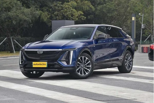 Электромобиль Cadillac LYRIQ