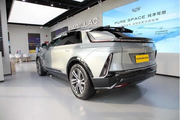 Электромобиль Cadillac LYRIQ