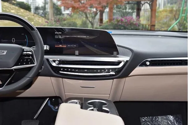 Электромобиль Cadillac LYRIQ