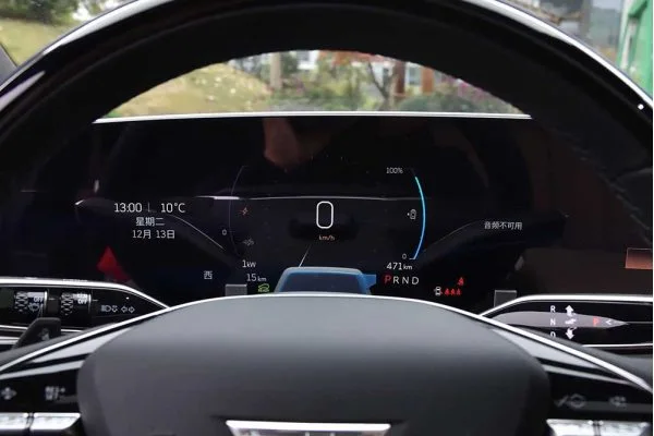 Электромобиль Cadillac LYRIQ