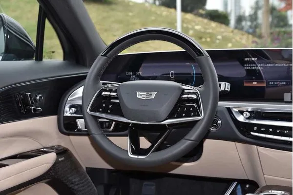 Электромобиль Cadillac LYRIQ