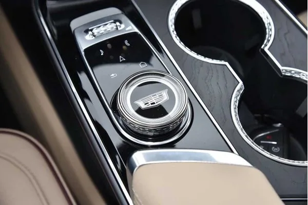 Электромобиль Cadillac LYRIQ