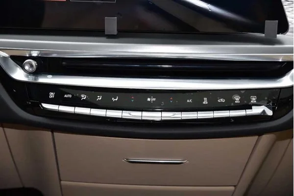 Электромобиль Cadillac LYRIQ