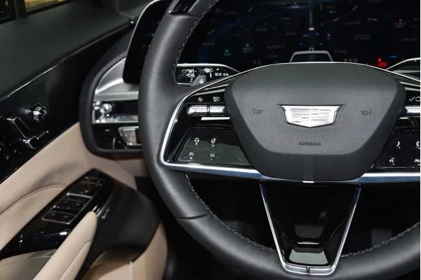 Электромобиль Cadillac LYRIQ